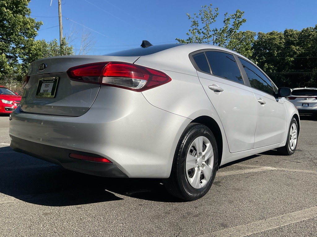 2017 Kia Forte Image 5