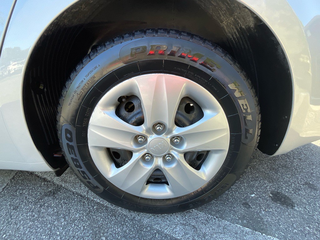 2017 Kia Forte Image 11