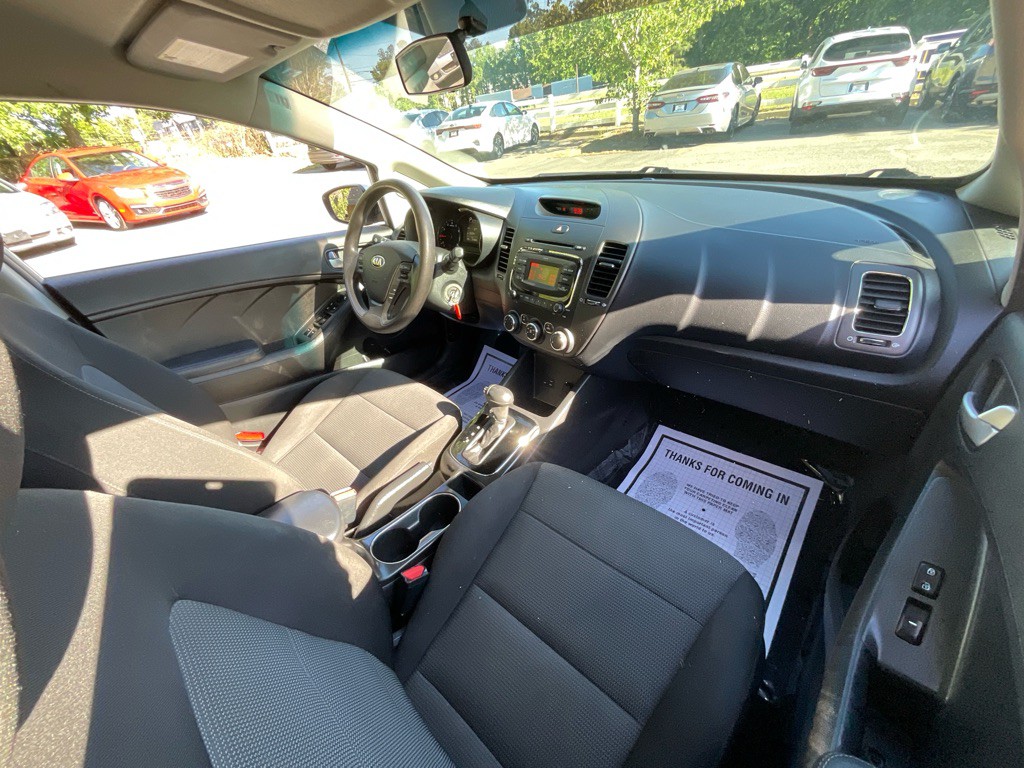 2017 Kia Forte Image 17