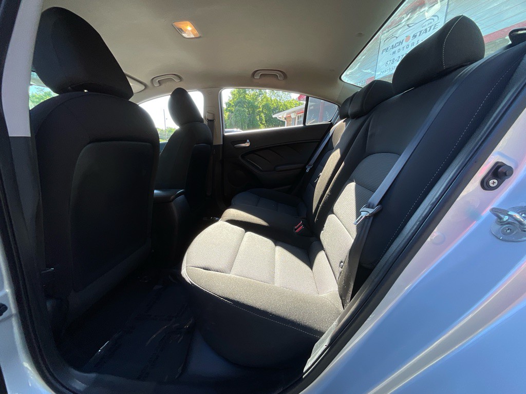 2017 Kia Forte Image 24