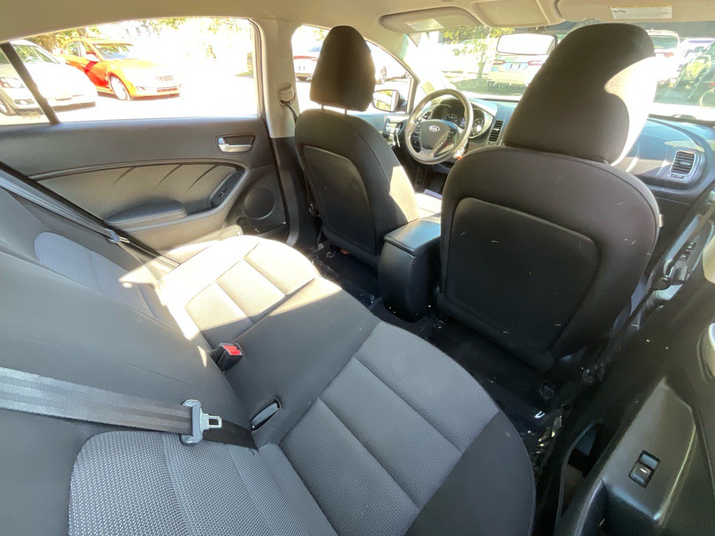 2017 Kia Forte Image 28