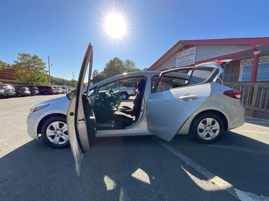 2017 Kia Forte Image 31