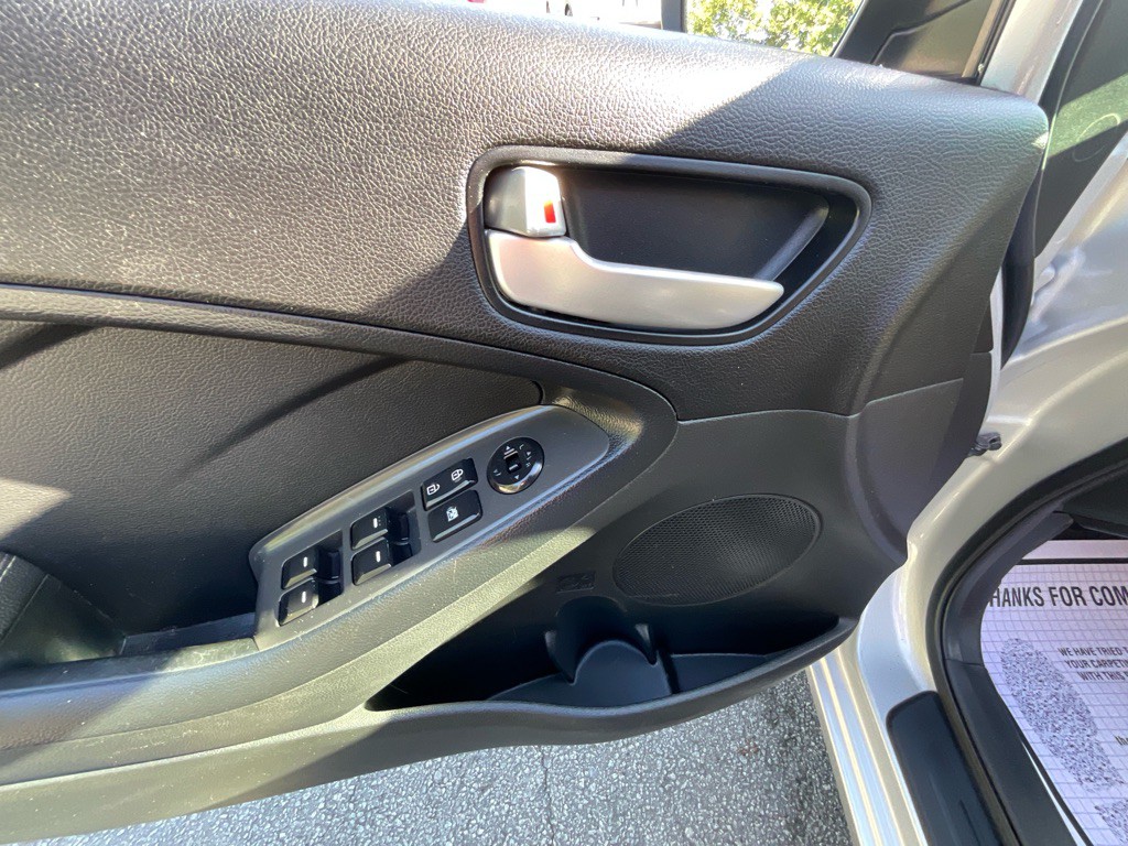 2017 Kia Forte Image 34