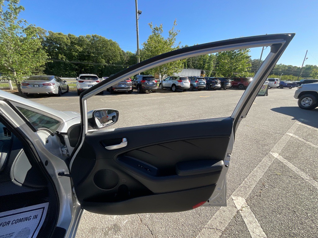 2017 Kia Forte Image 36