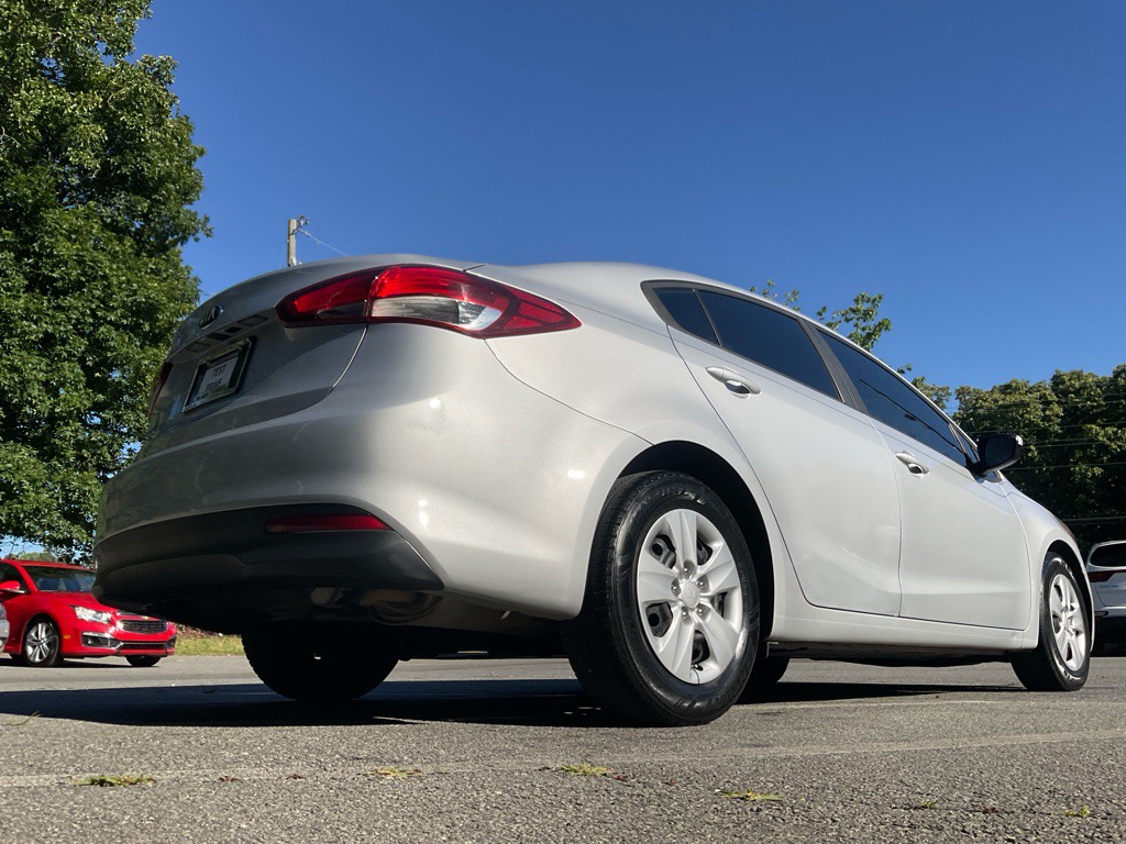 2017 Kia Forte Image 39