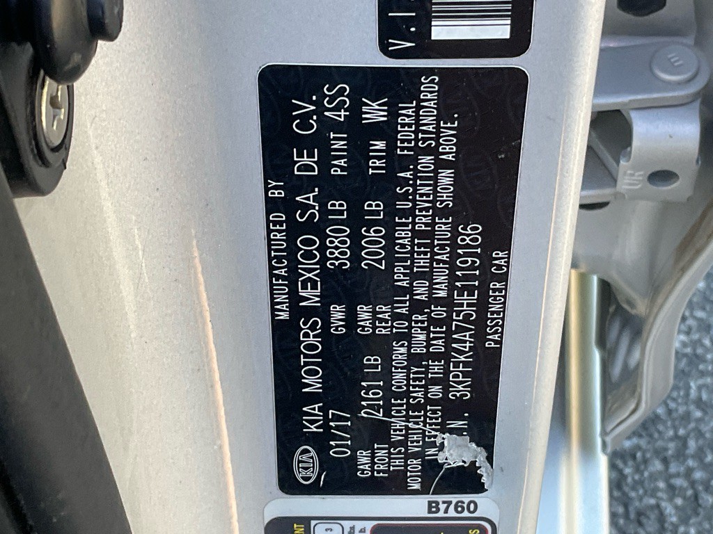 2017 Kia Forte Image 40