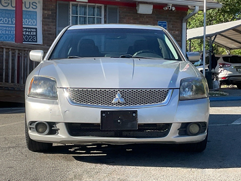 2011 Mitsubishi Galant Image 2