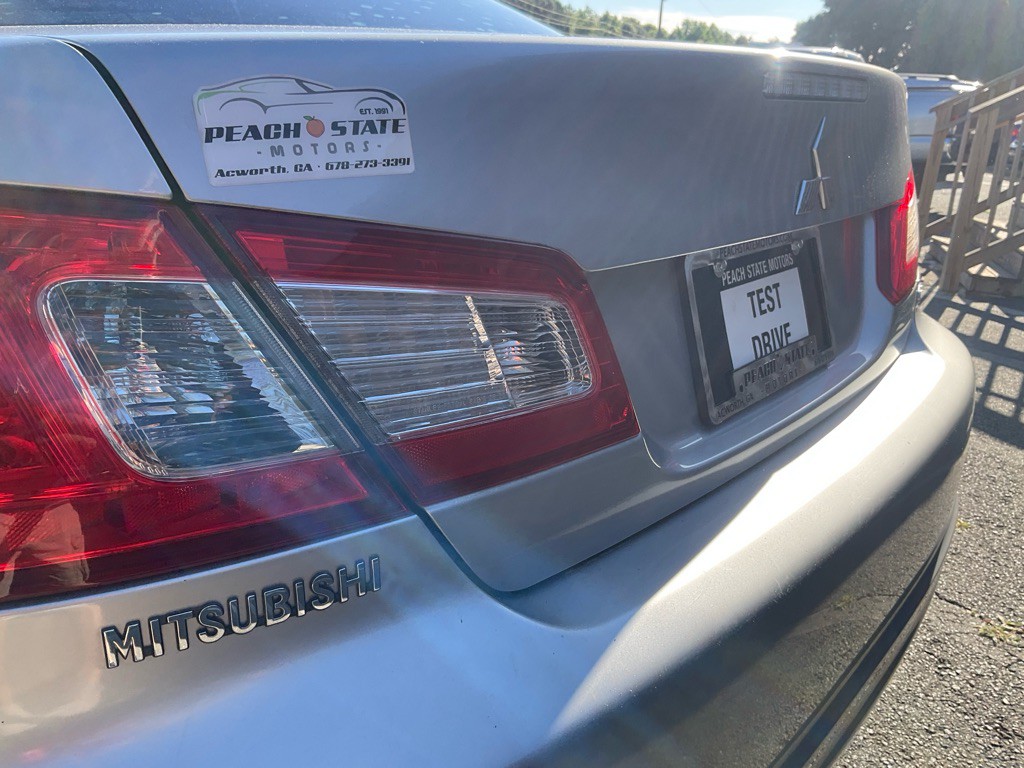 2011 Mitsubishi Galant Image 9