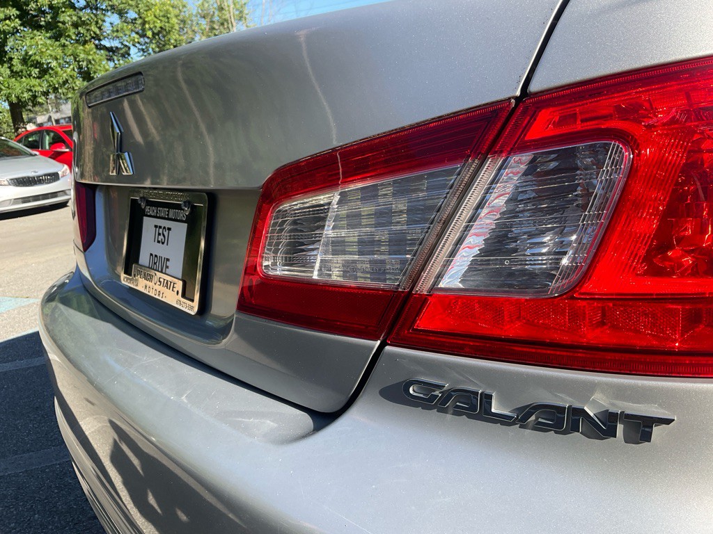 2011 Mitsubishi Galant Image 10