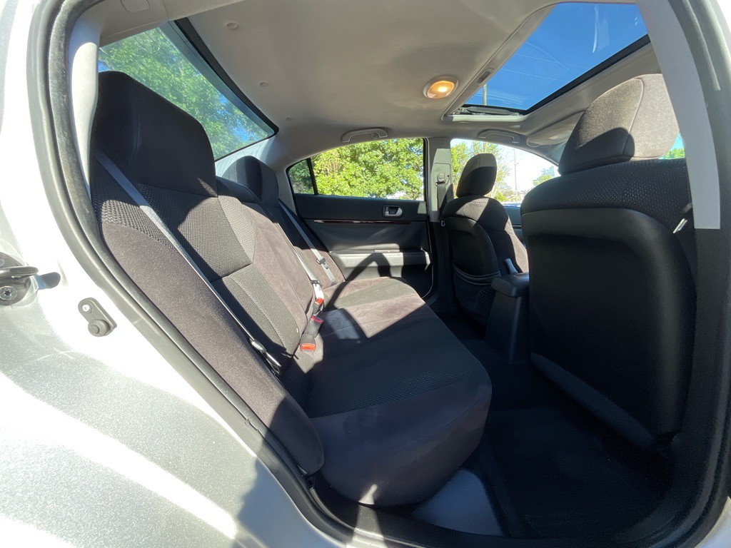 2011 Mitsubishi Galant Image 31
