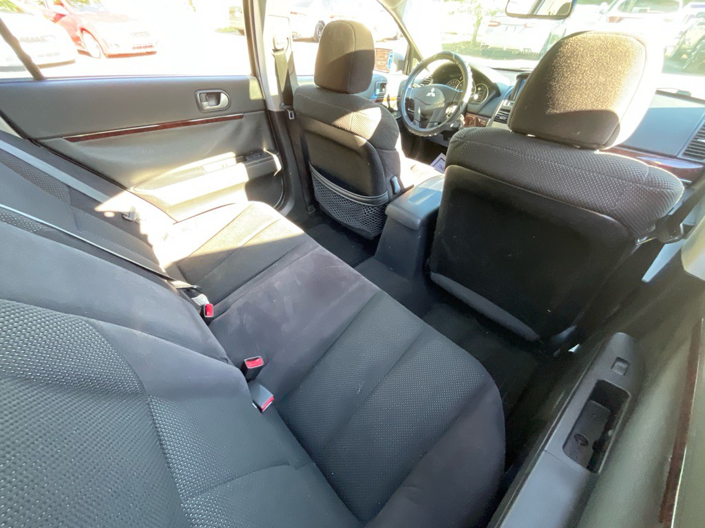 2011 Mitsubishi Galant Image 32