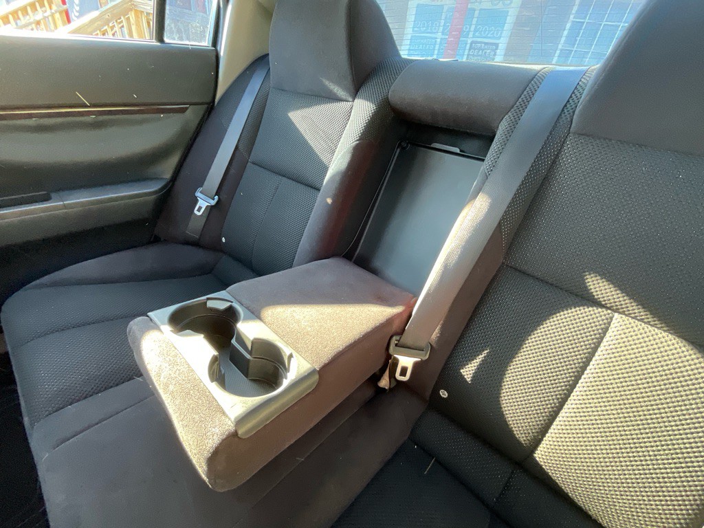 2011 Mitsubishi Galant Image 34