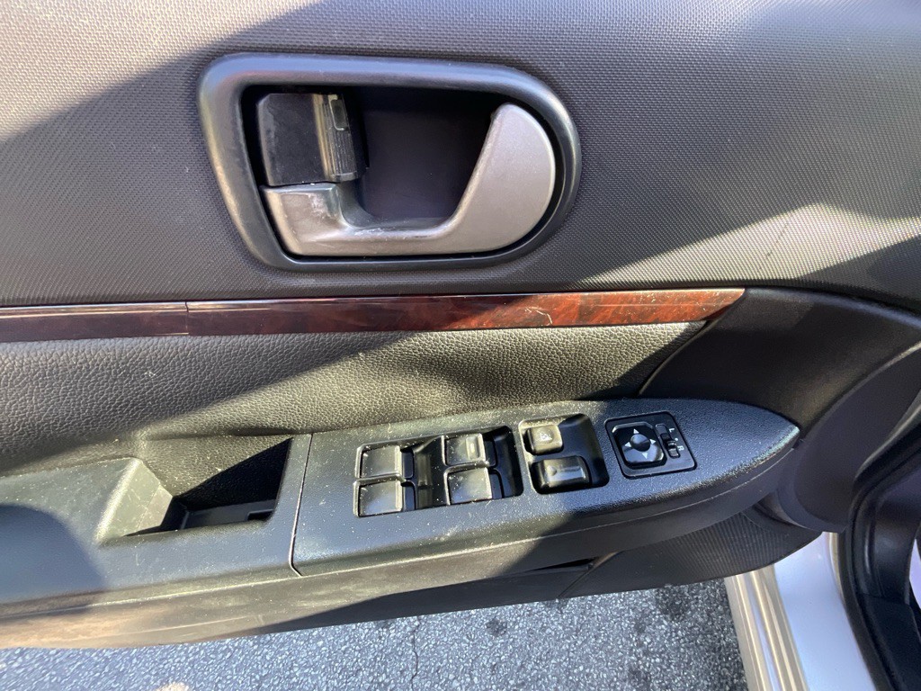 2011 Mitsubishi Galant Image 39