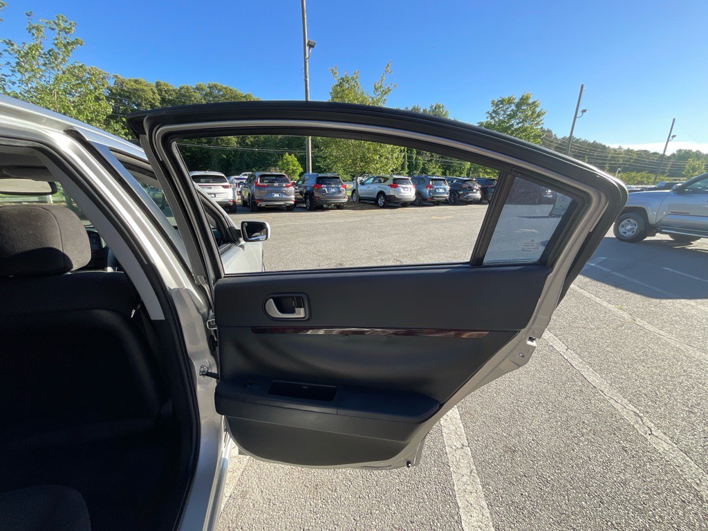 2011 Mitsubishi Galant Image 43