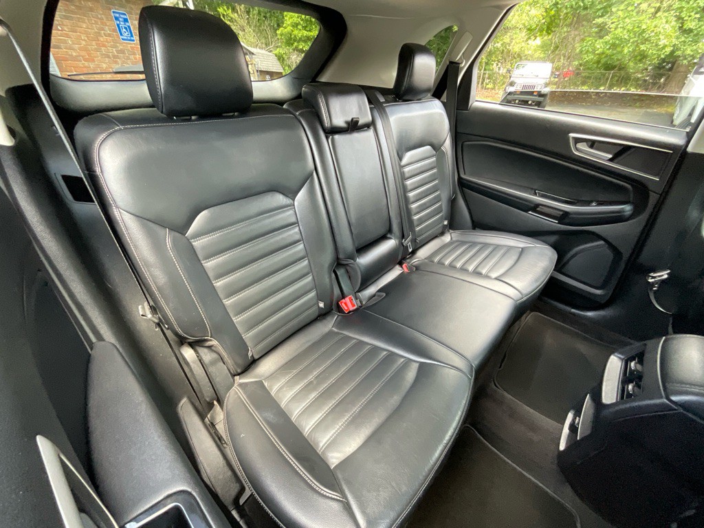 2017 Ford Edge Image 32