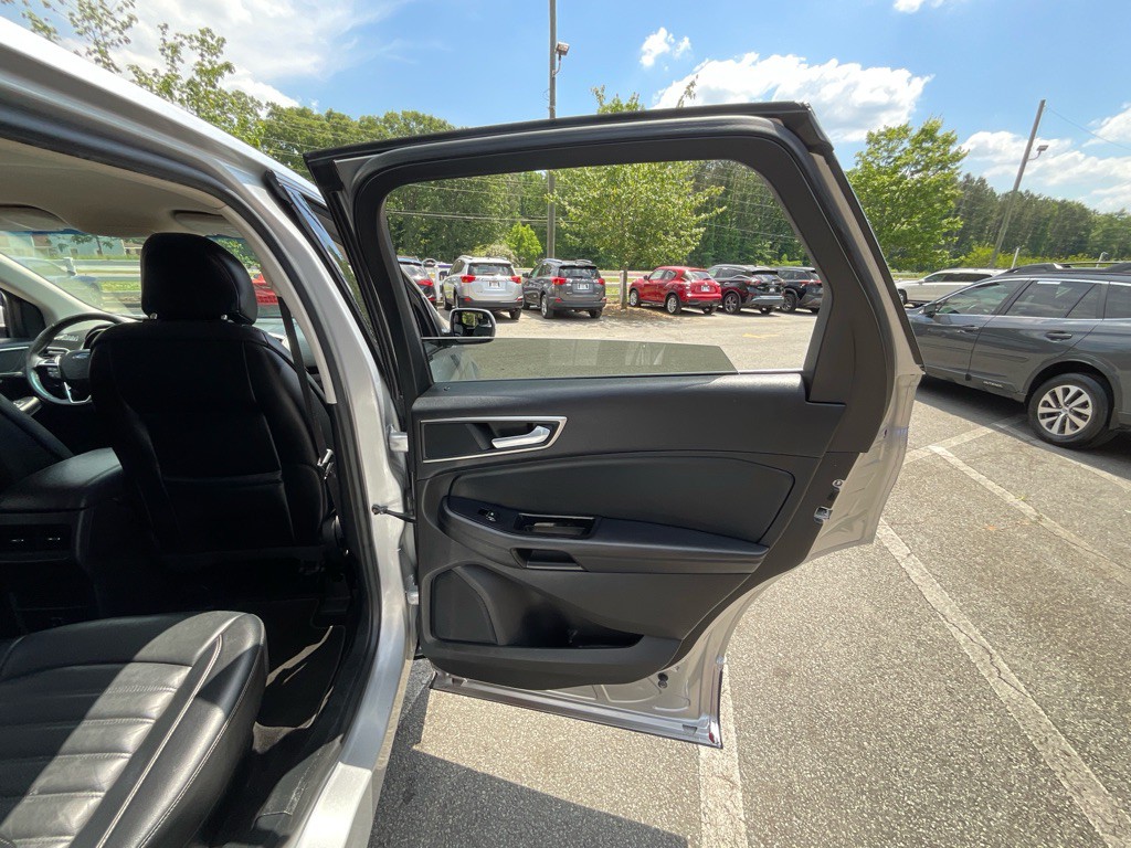 2017 Ford Edge Image 45