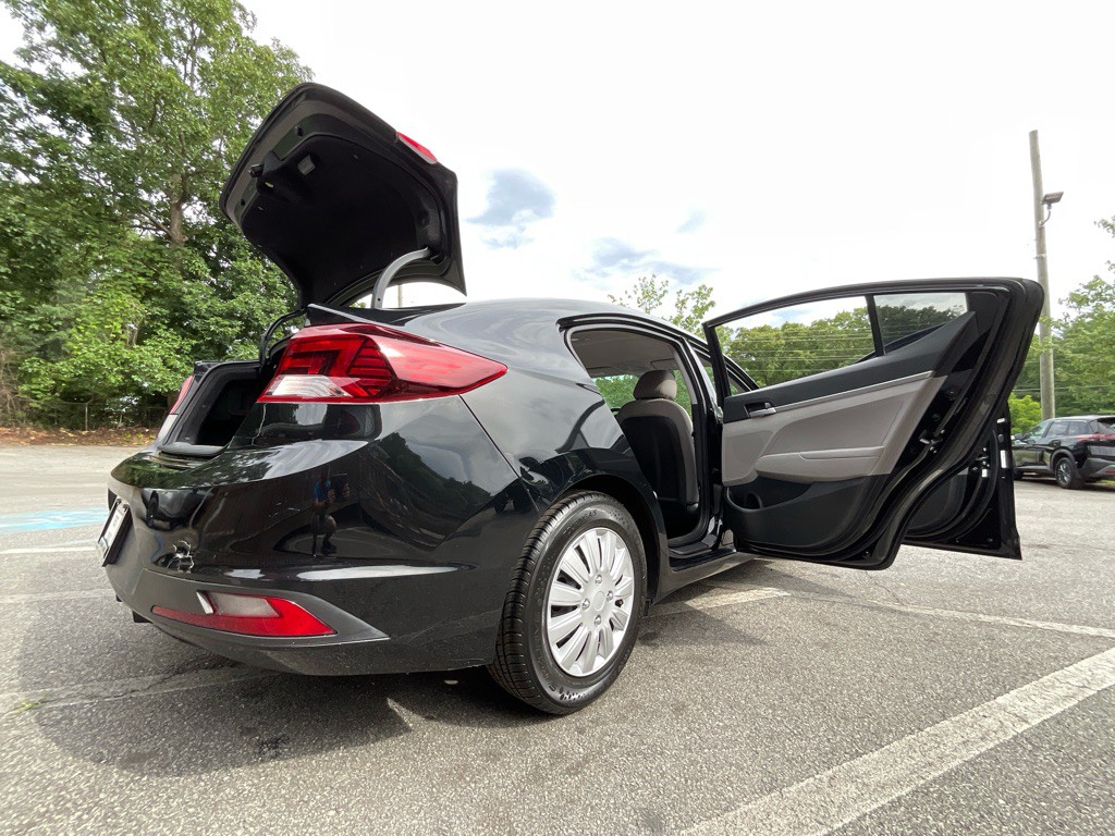 2019 Hyundai Elantra Image 32