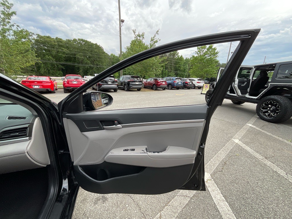 2019 Hyundai Elantra Image 37