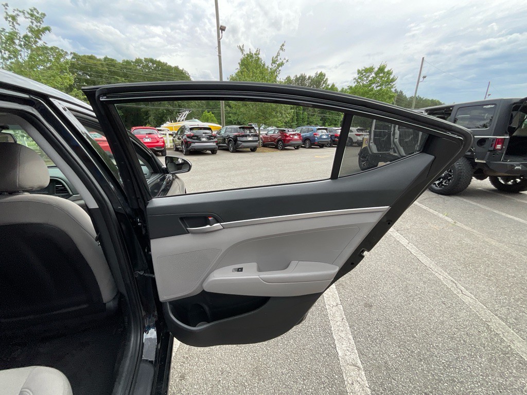 2019 Hyundai Elantra Image 38