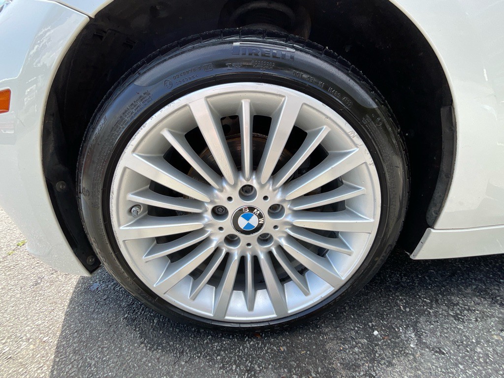 2014 BMW 3 Series Image 12