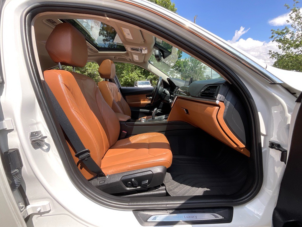 2014 BMW 3 Series Image 17