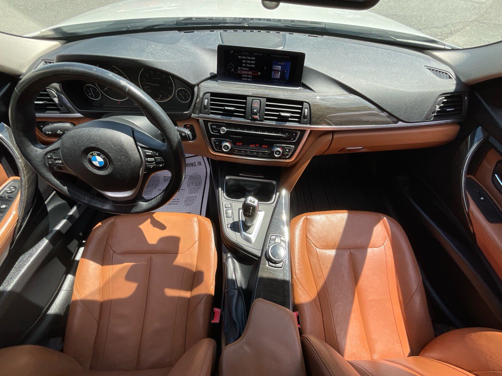 2014 BMW 3 Series Image 21