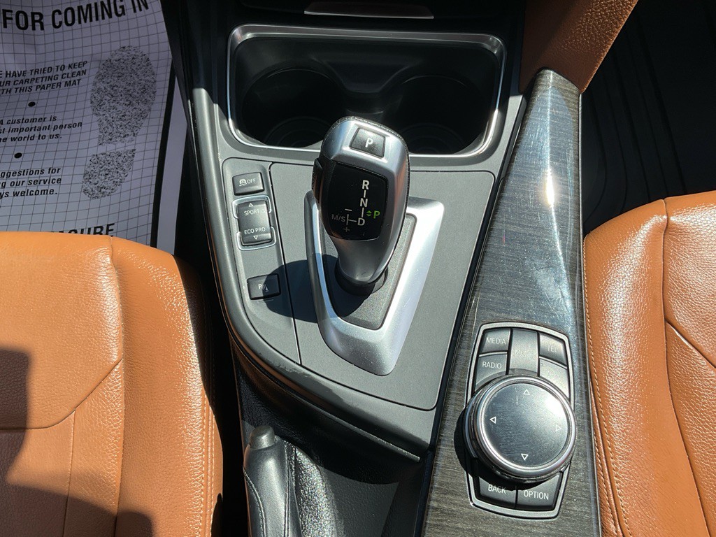 2014 BMW 3 Series Image 23
