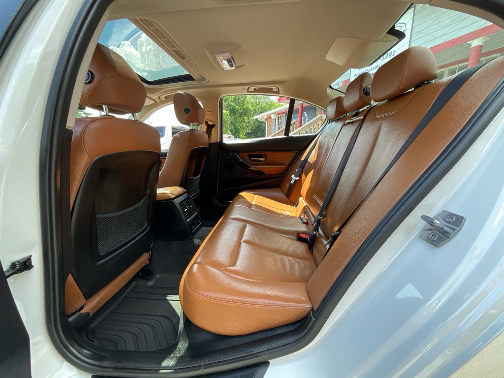 2014 BMW 3 Series Image 31