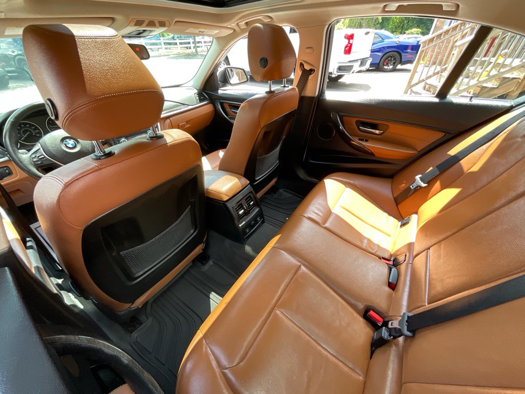 2014 BMW 3 Series Image 32