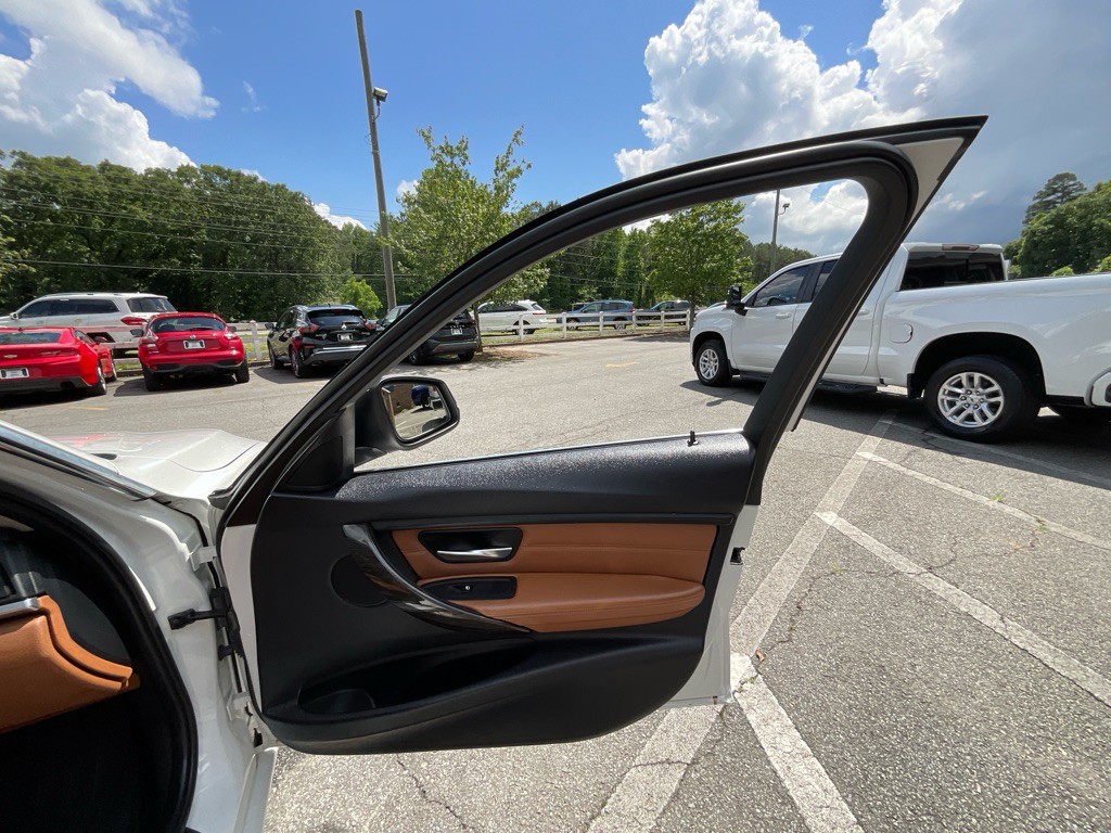2014 BMW 3 Series Image 46