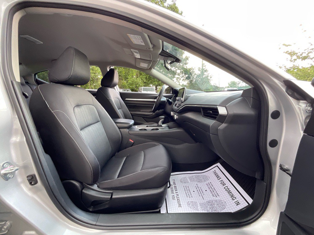 2022 Nissan Altima Image 17