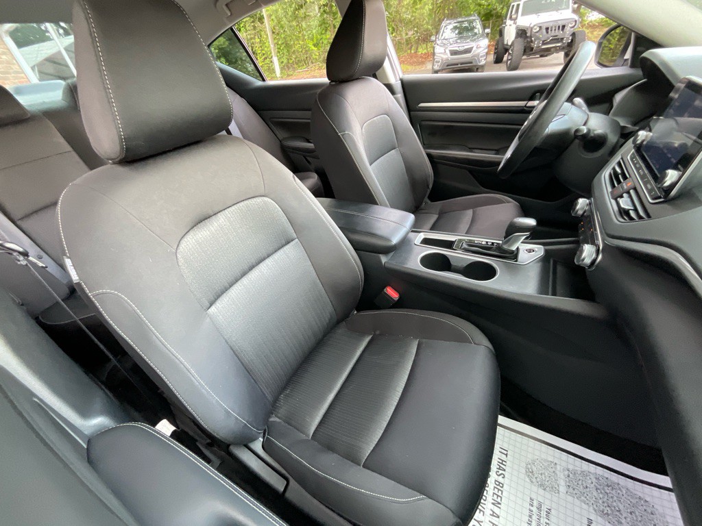 2022 Nissan Altima Image 19