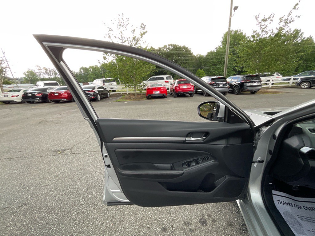 2022 Nissan Altima Image 37