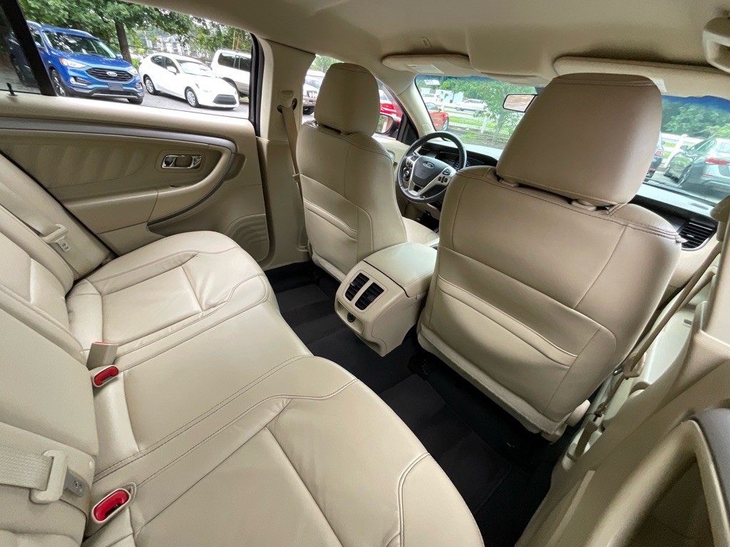 2019 Ford Taurus Image 30