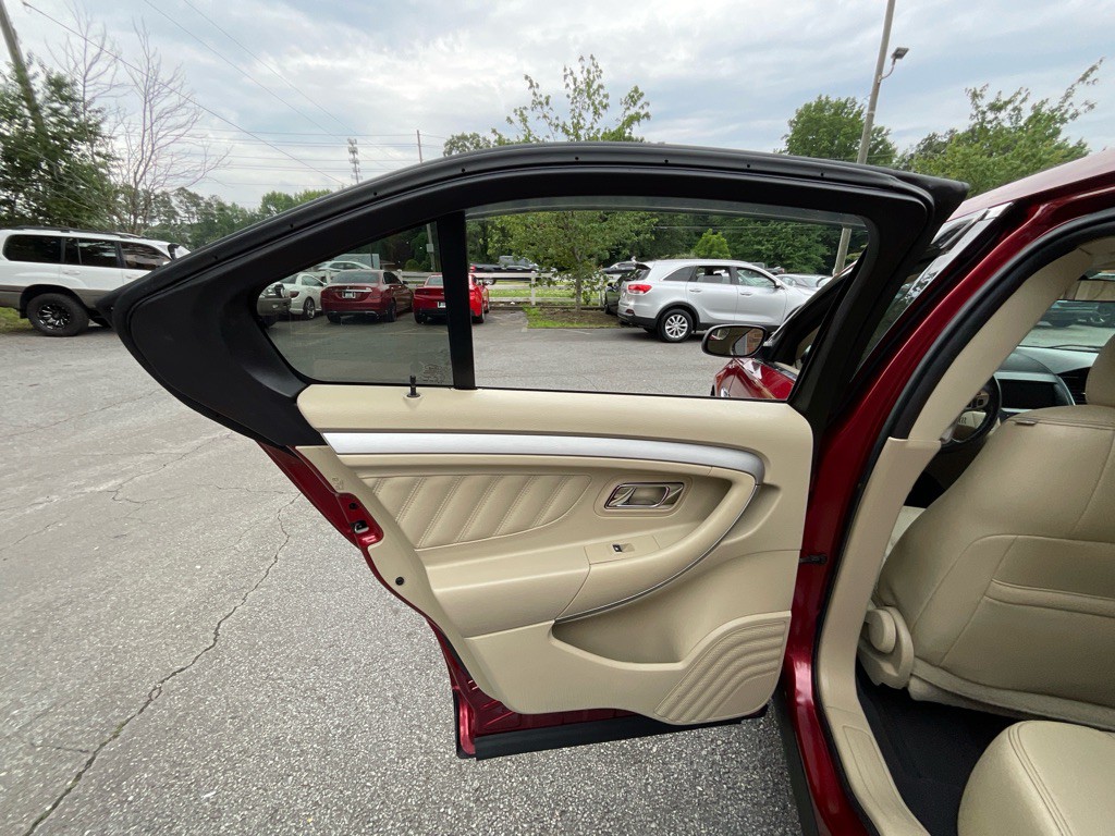 2019 Ford Taurus Image 40