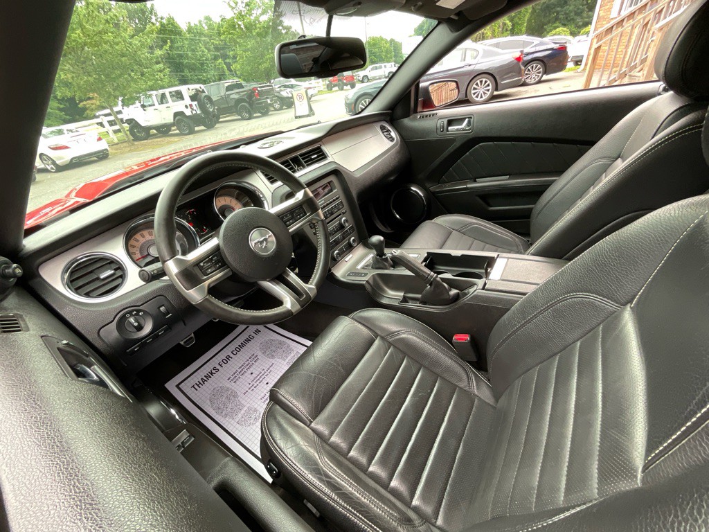 2012 Ford Mustang Image 14
