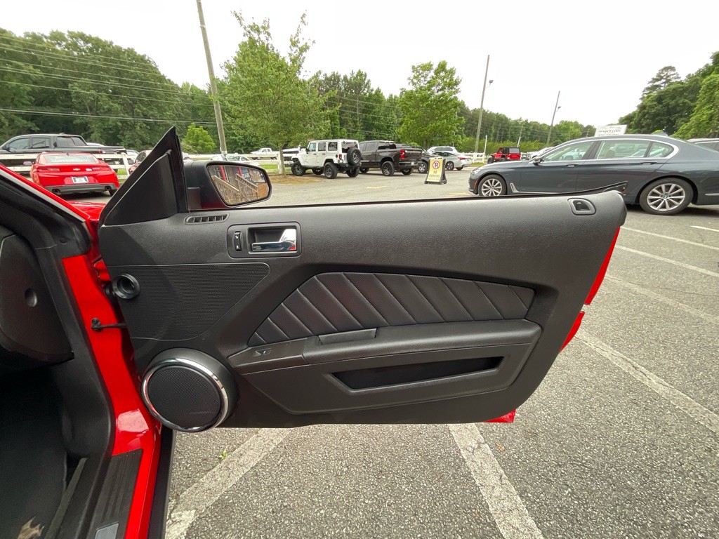 2012 Ford Mustang Image 32