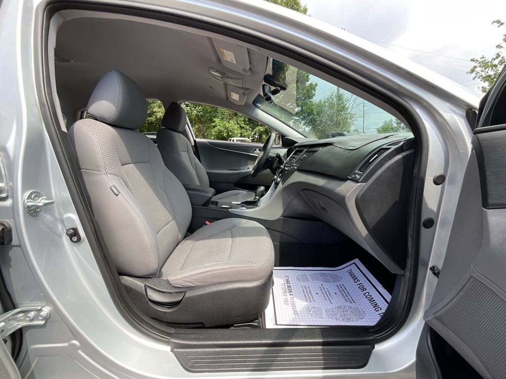 2012 Hyundai Sonata Image 16