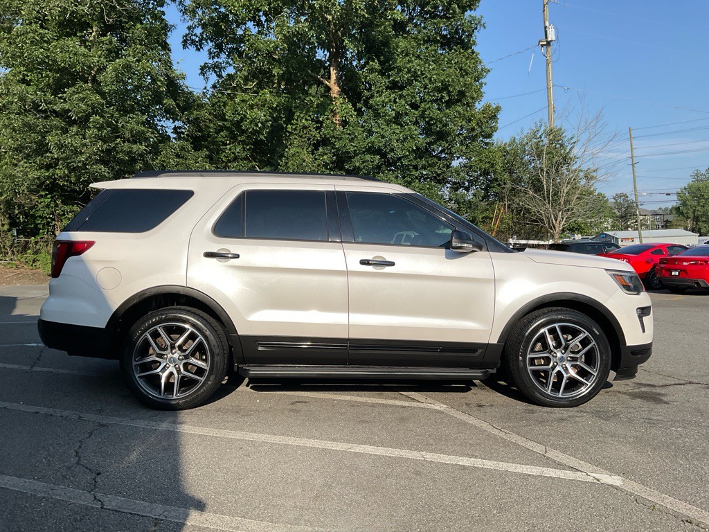 2019 Ford Explorer Image 4