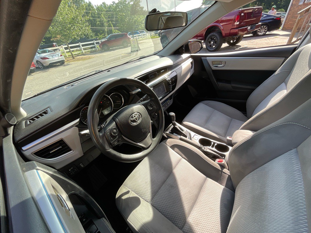 2015 Toyota Corolla Image 15