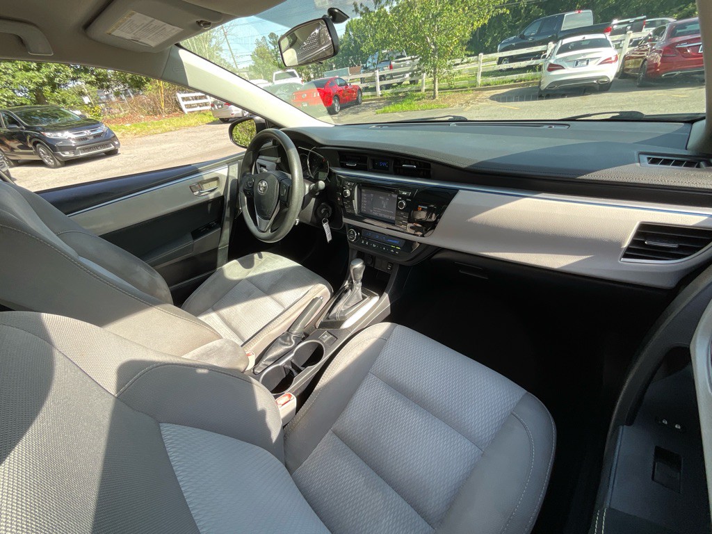 2015 Toyota Corolla Image 18