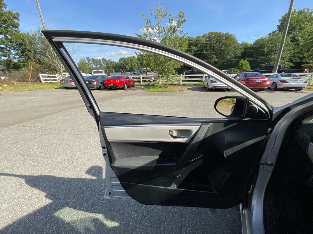2015 Toyota Corolla Image 37