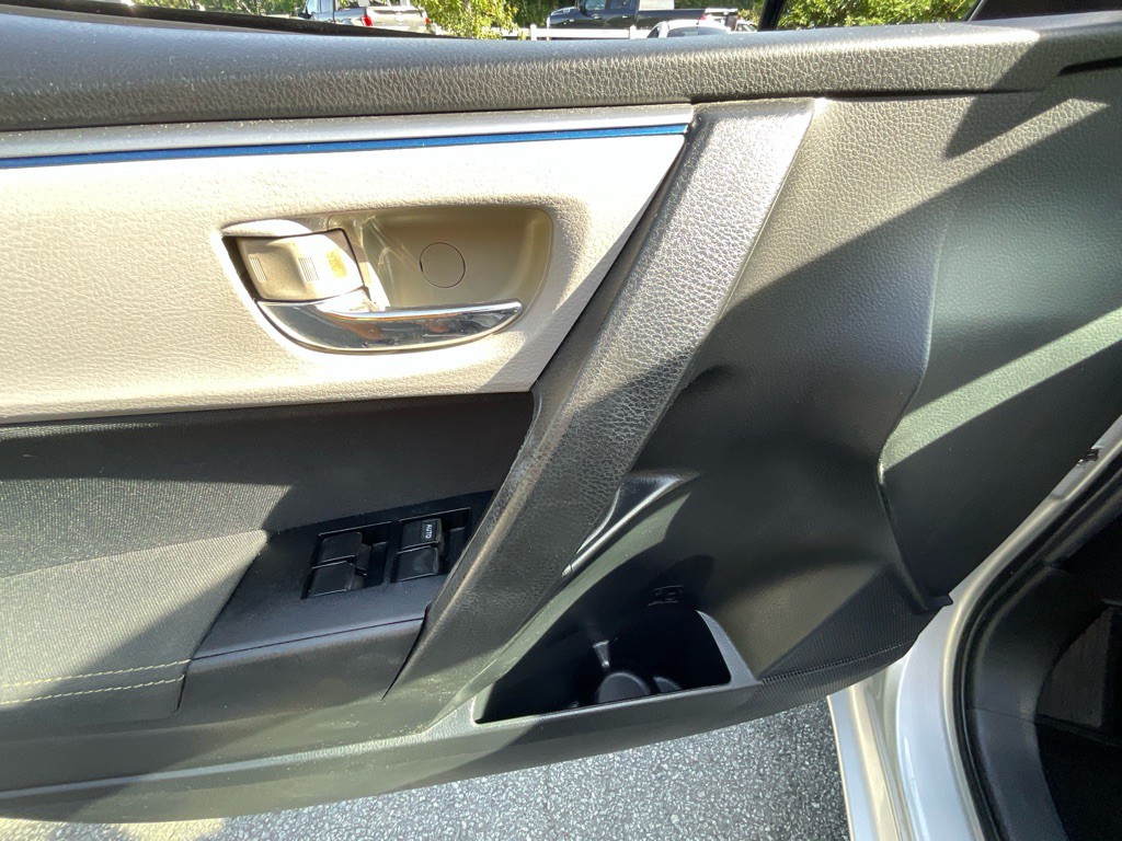 2015 Toyota Corolla Image 38