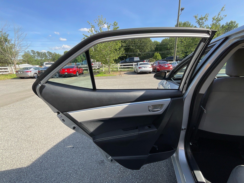 2015 Toyota Corolla Image 40