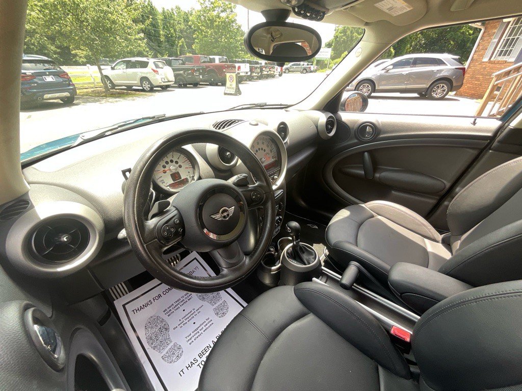 2011 MINI Cooper Image 14