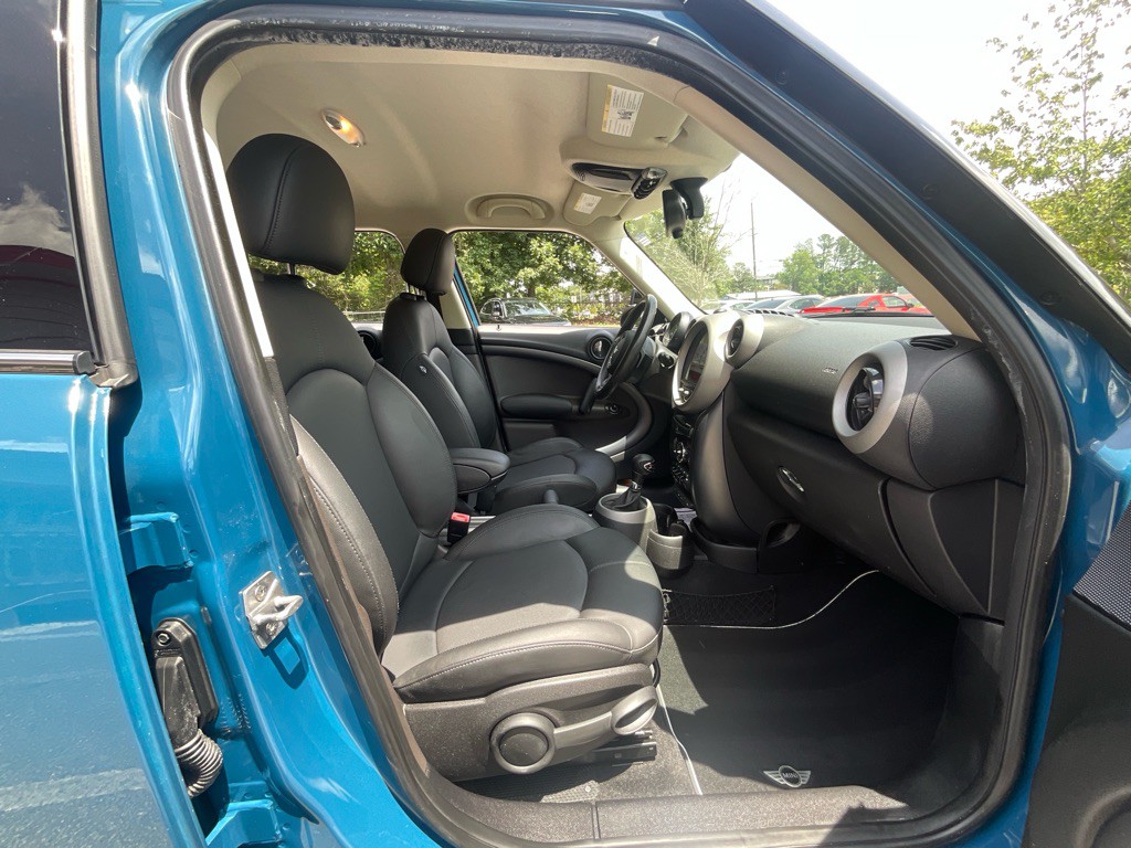 2011 MINI Cooper Image 16