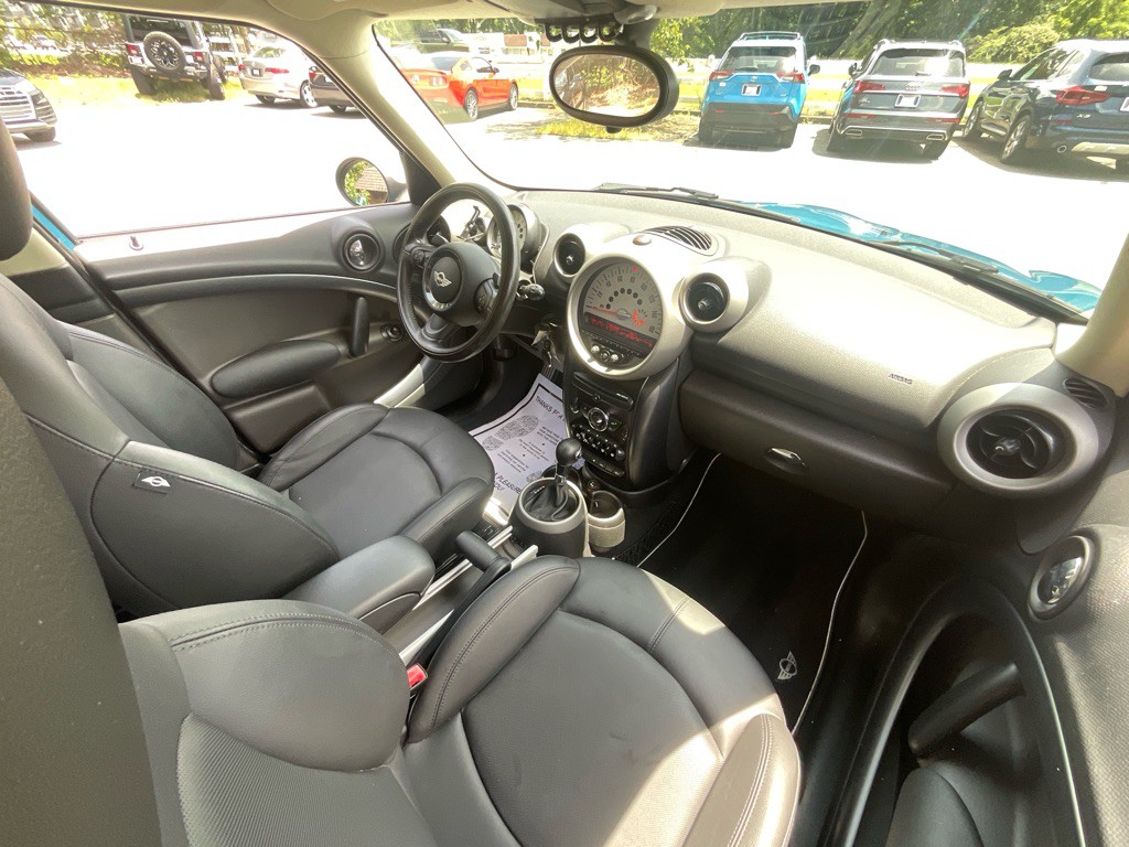 2011 MINI Cooper Image 17