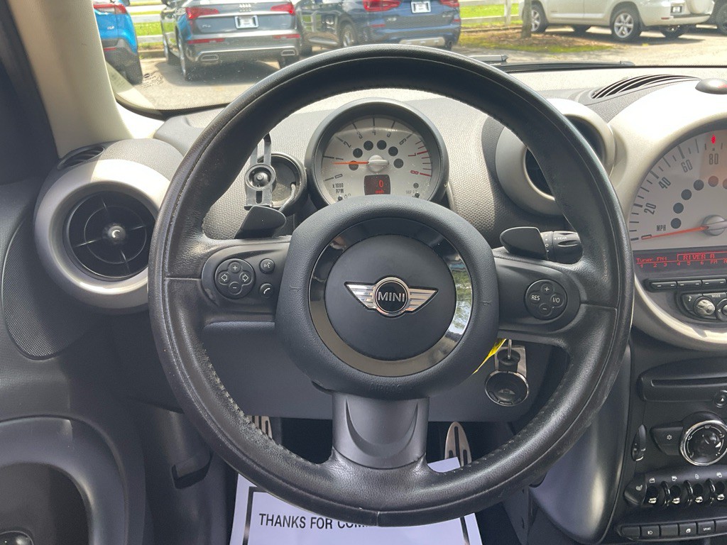 2011 MINI Cooper Image 22