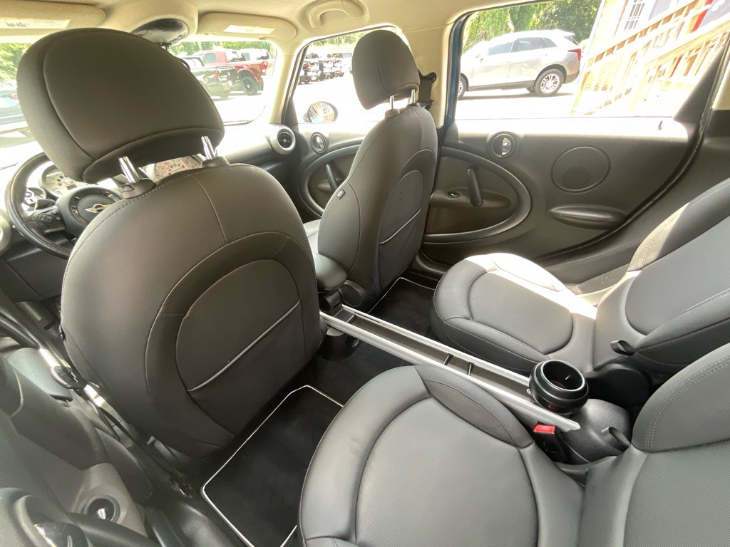 2011 MINI Cooper Image 26