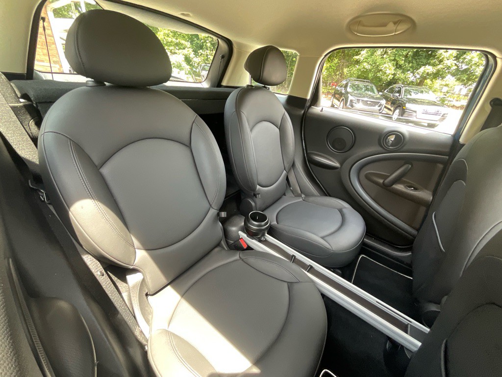 2011 MINI Cooper Image 30